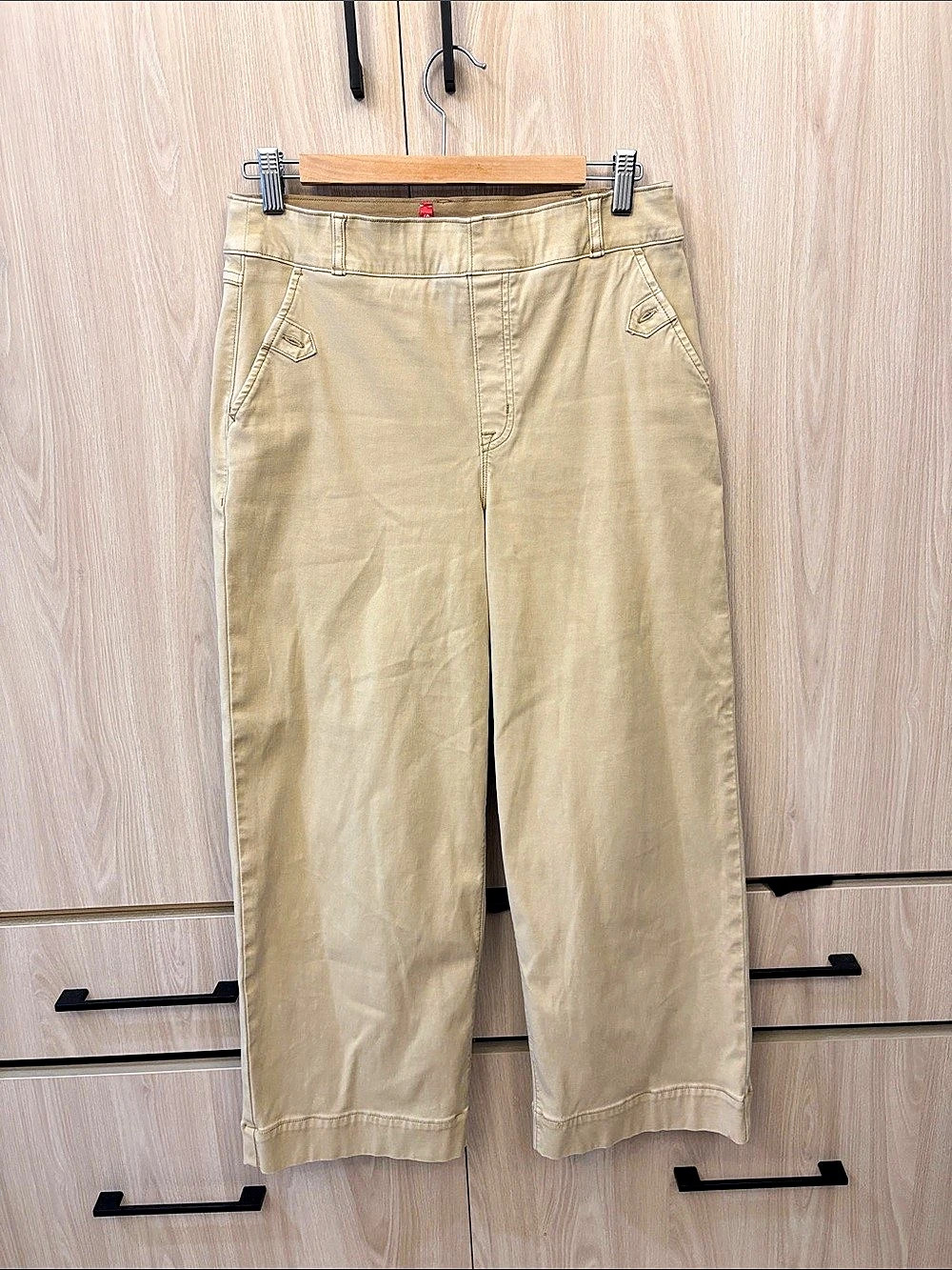 SPANX SPANXsupersmooth Stretch Twill Wide Leg Pant Cropped Pants in Beige Size